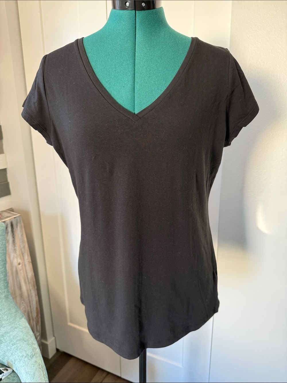 The Limited Black V-Neck Short Sleeve Tee